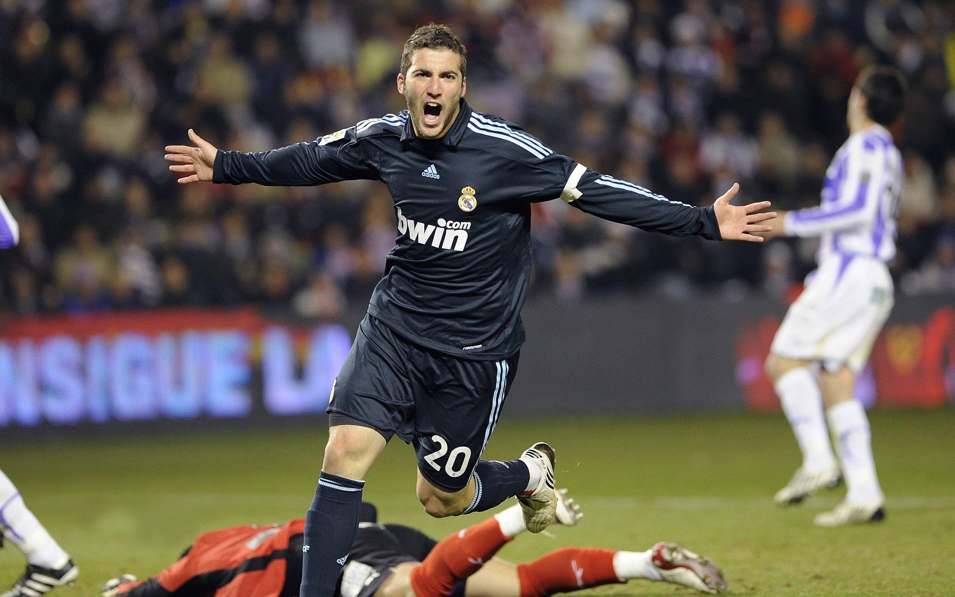 边锋射门决策是否比传球选择更影响比赛走势，边锋hr