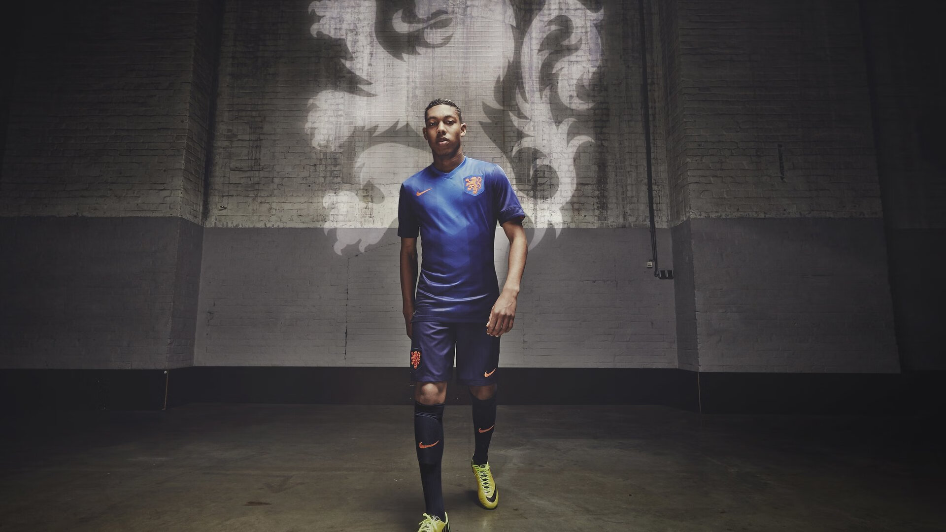 马赛注重传球节奏控制中场主导权，马赛传奇球员